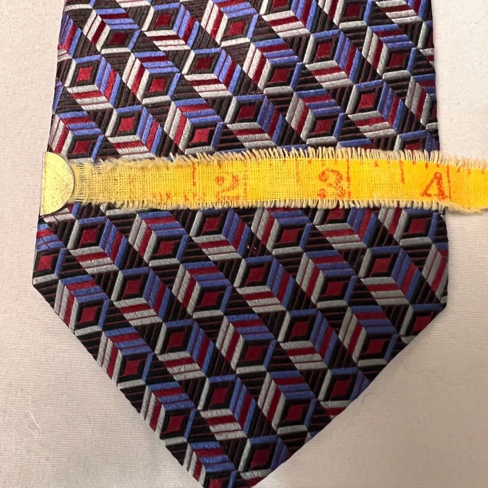Van Heusen Mens Red Blue Geometric 3D Cube Pattern 100%‎ Silk Necktie 3.75